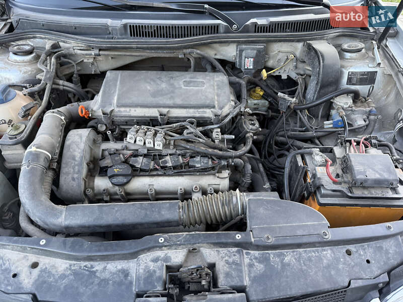 Хэтчбек Volkswagen Golf 2003 в Львове