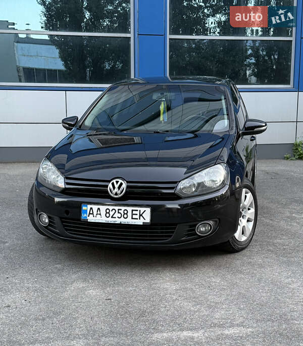 Хэтчбек Volkswagen Golf 2010 в Киеве