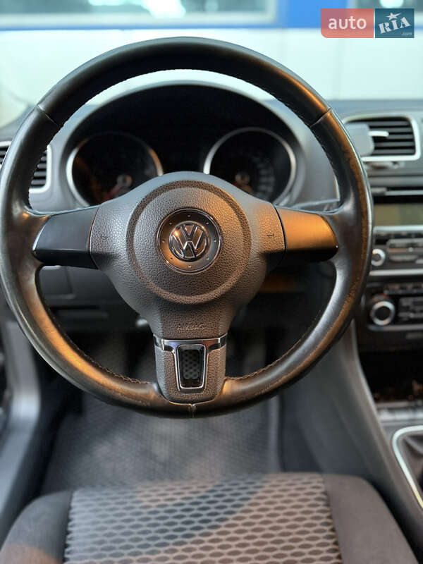 Хэтчбек Volkswagen Golf 2010 в Киеве