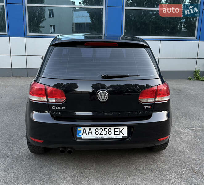 Хэтчбек Volkswagen Golf 2010 в Киеве