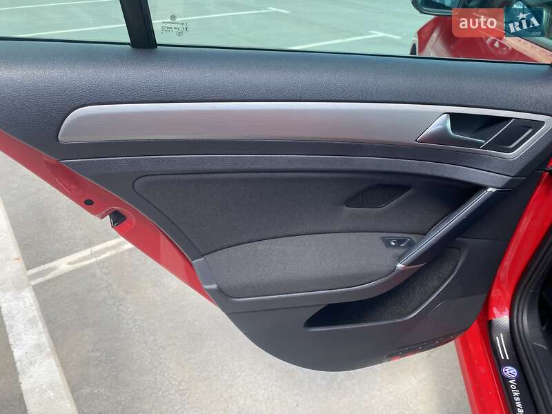 Универсал Volkswagen Golf 2015 в Киеве