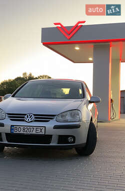 Хэтчбек Volkswagen Golf 2005 в Тернополе