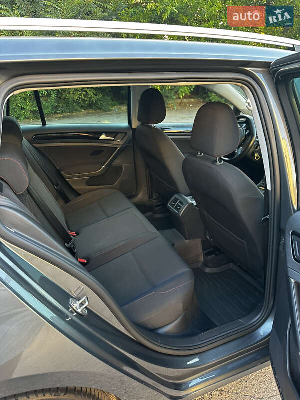 Універсал Volkswagen Golf 2017 в Полтаві