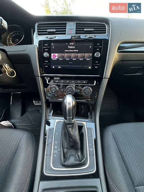 Універсал Volkswagen Golf 2017 в Полтаві