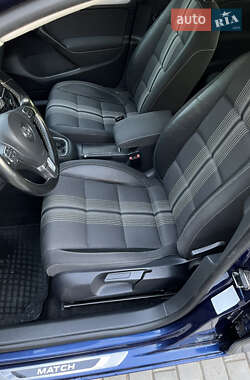 Хетчбек Volkswagen Golf 2012 в 