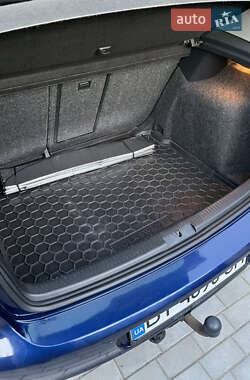 Хетчбек Volkswagen Golf 2012 в 