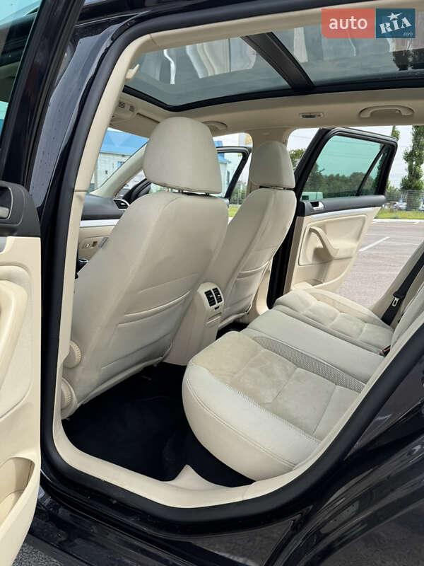 Универсал Volkswagen Golf 2010 в Житомире