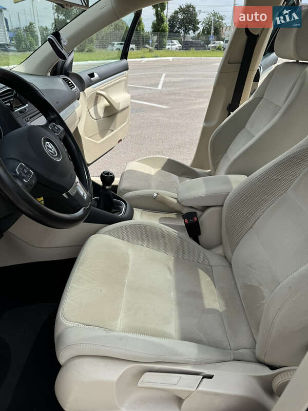 Универсал Volkswagen Golf 2010 в Житомире