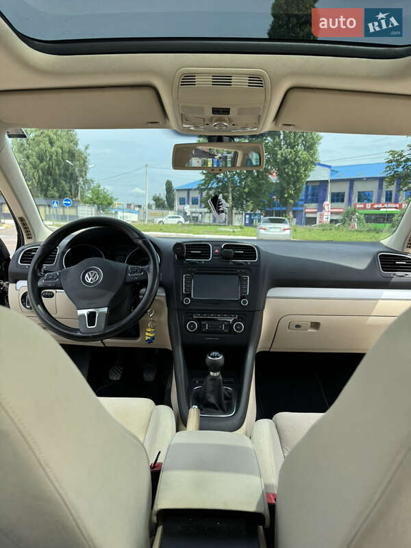 Универсал Volkswagen Golf 2010 в Житомире