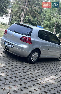 Хэтчбек Volkswagen Golf 2003 в 