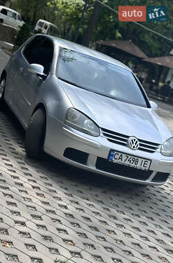 Хэтчбек Volkswagen Golf 2003 в 
