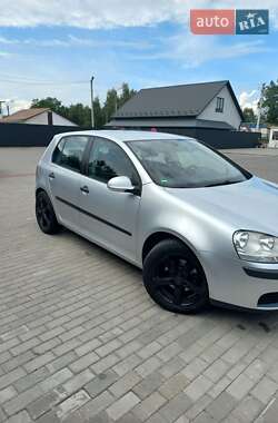 Хэтчбек Volkswagen Golf 2004 в Березане