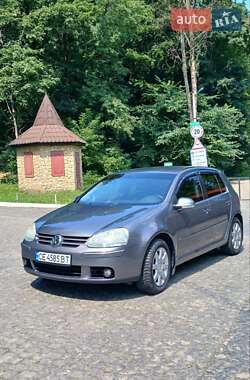 Хэтчбек Volkswagen Golf 2005 в Черновцах