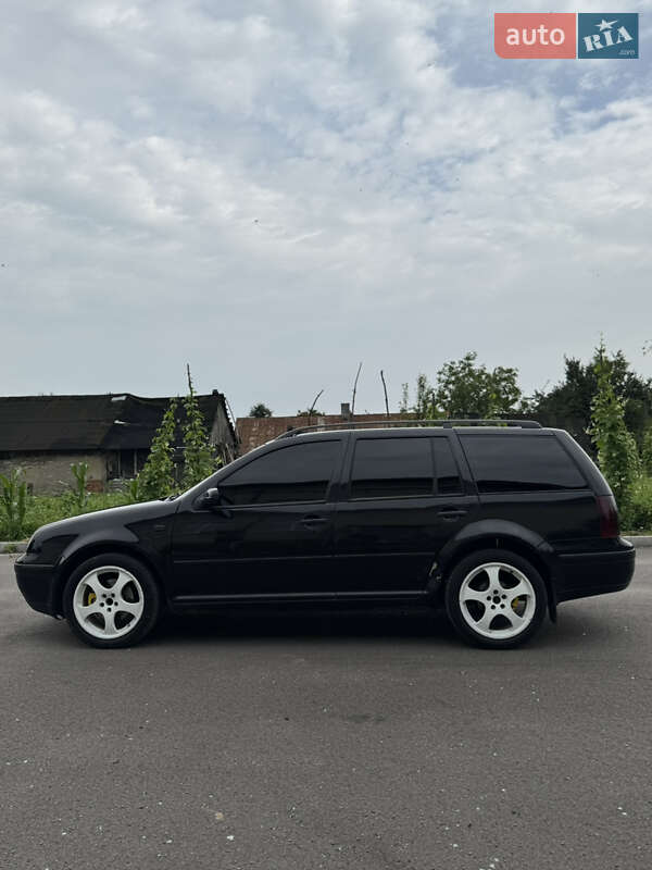 Универсал Volkswagen Golf 2001 в Новояворовске