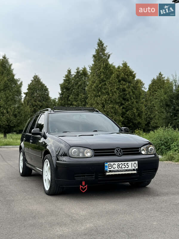 Универсал Volkswagen Golf 2001 в Новояворовске