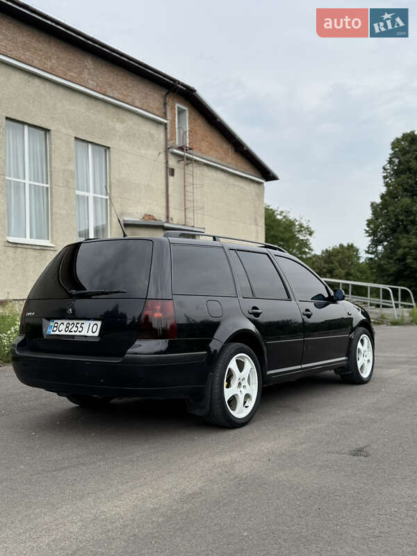 Универсал Volkswagen Golf 2001 в Новояворовске