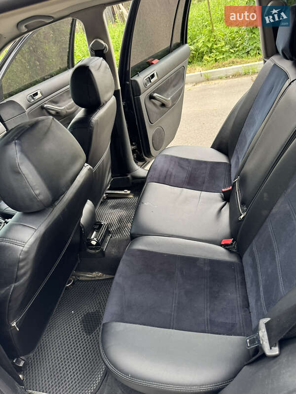 Универсал Volkswagen Golf 2001 в Новояворовске