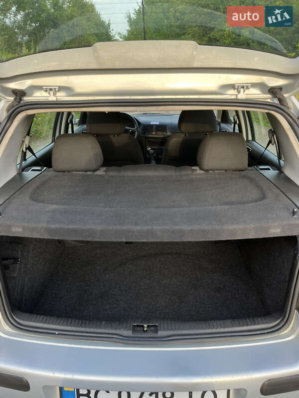 Хэтчбек Volkswagen Golf 1998 в Городке