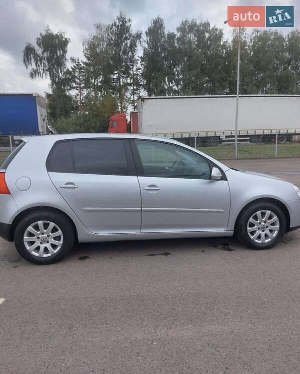 Хетчбек Volkswagen Golf 2005 в Ковелі