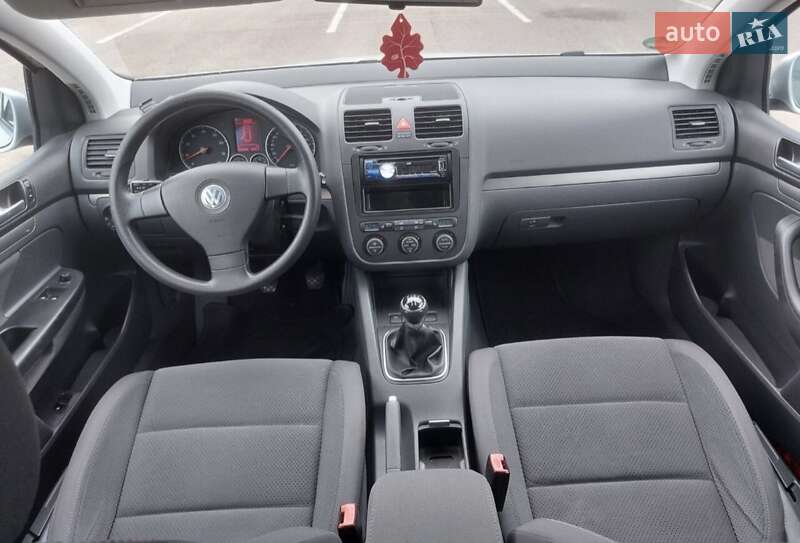 Хетчбек Volkswagen Golf 2005 в Ковелі