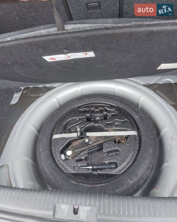 Хетчбек Volkswagen Golf 2005 в Ковелі