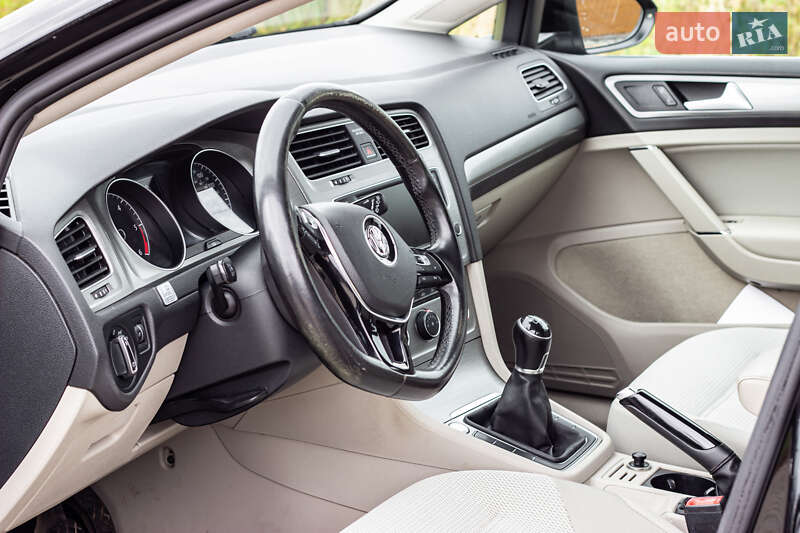 Універсал Volkswagen Golf 2015 в Черкасах