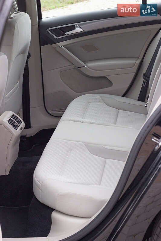 Універсал Volkswagen Golf 2015 в Черкасах