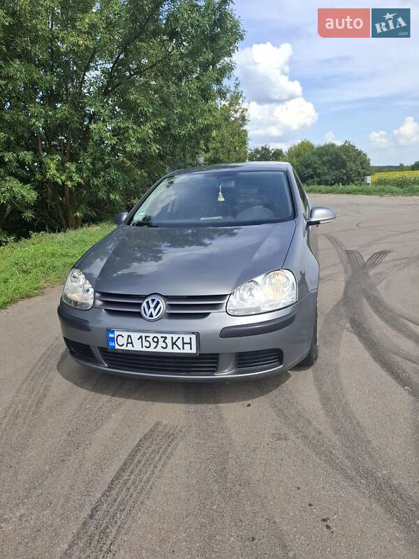 Хетчбек Volkswagen Golf 2005 в Конотопі