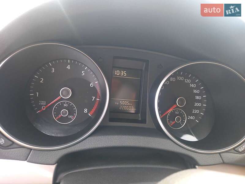 Хэтчбек Volkswagen Golf 2009 в Черкассах