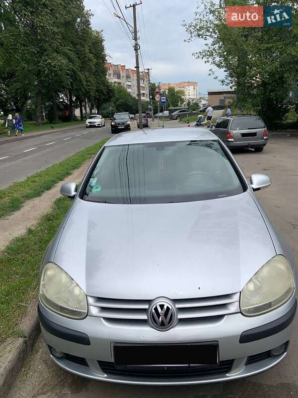 Volkswagen Golf 2004