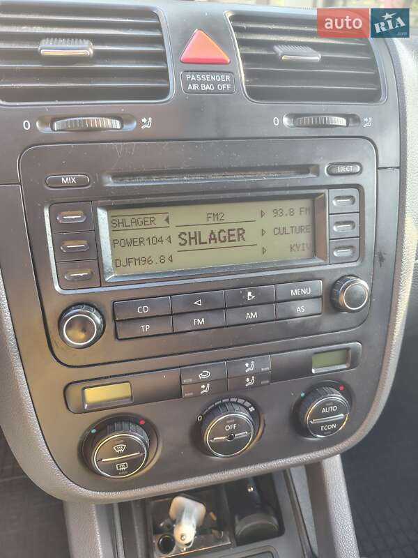 Хетчбек Volkswagen Golf 2004 в Благовіщенську