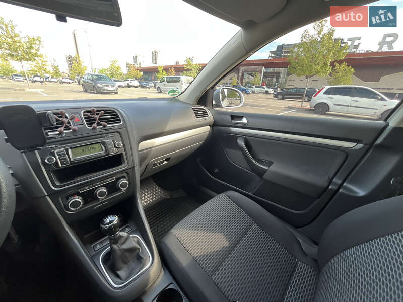 Універсал Volkswagen Golf 2010 в Києві