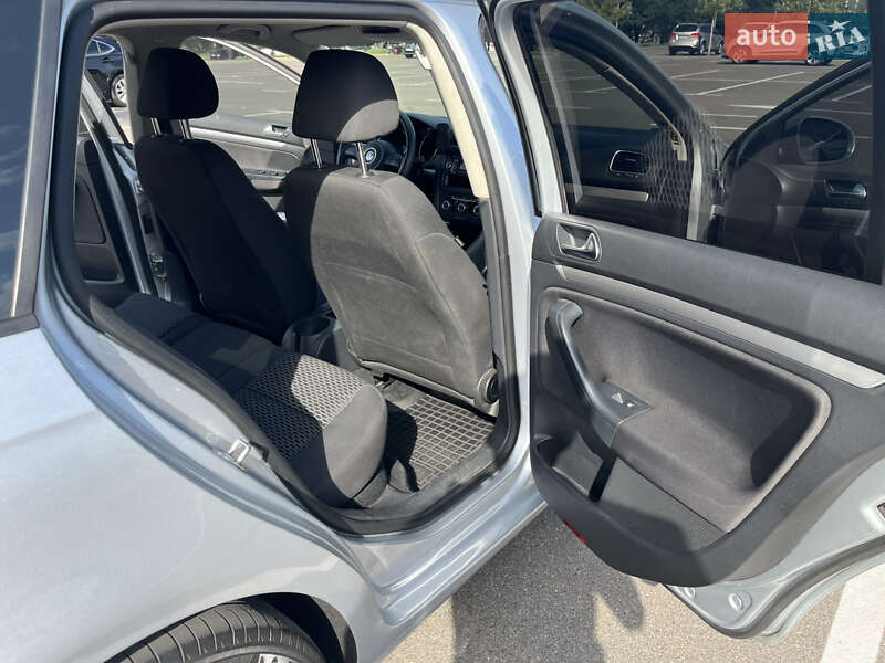 Універсал Volkswagen Golf 2010 в Києві