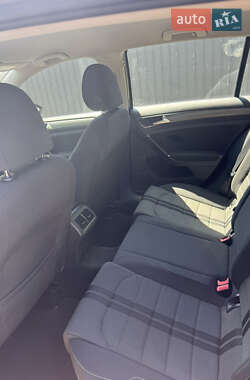 Хэтчбек Volkswagen Golf 2013 в 