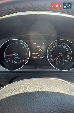 Хэтчбек Volkswagen Golf 2013 в 