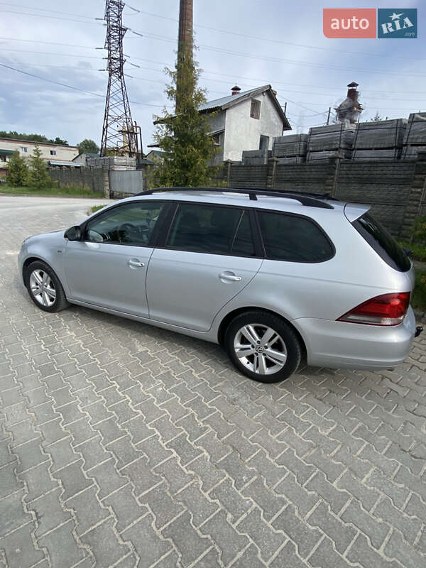 Универсал Volkswagen Golf 2013 в Новояворовске