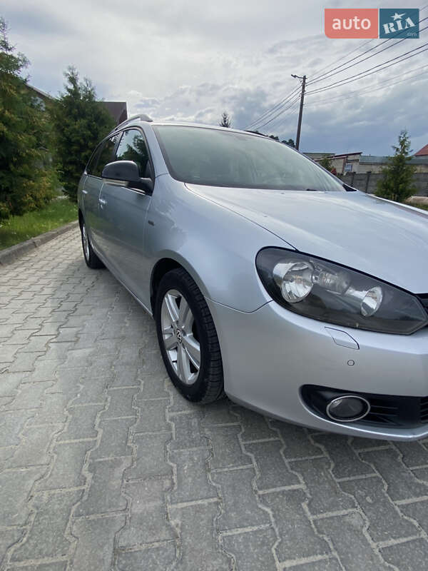 Универсал Volkswagen Golf 2013 в Новояворовске