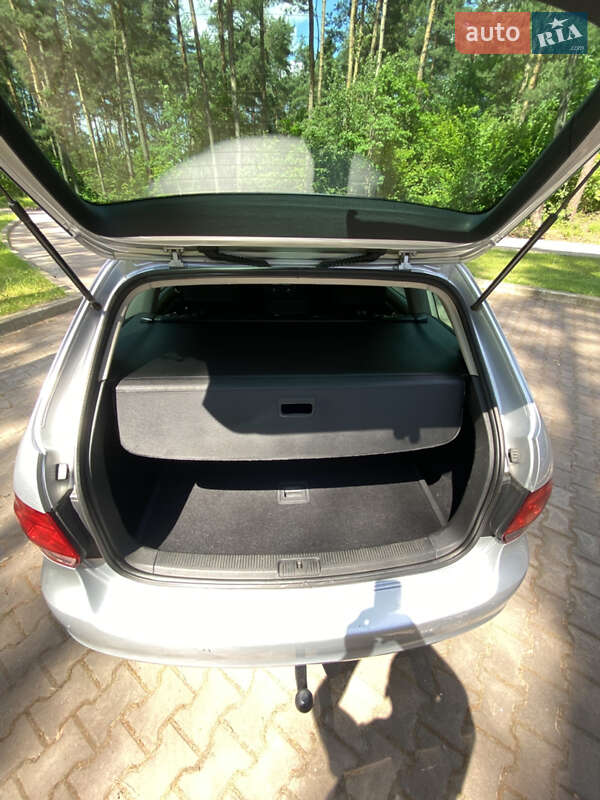 Универсал Volkswagen Golf 2013 в Новояворовске
