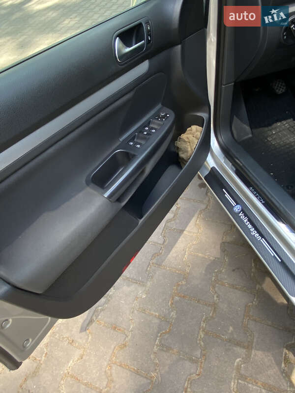 Универсал Volkswagen Golf 2013 в Новояворовске