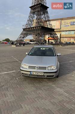 Хэтчбек Volkswagen Golf 2001 в Харькове
