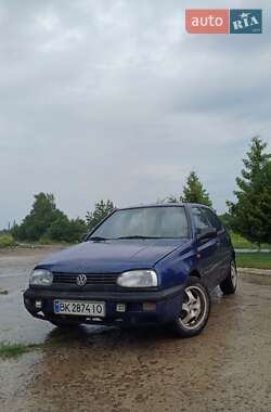 Хетчбек Volkswagen Golf 1995 в Дубровиці