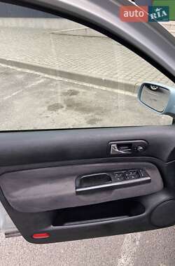Хэтчбек Volkswagen Golf 1999 в 