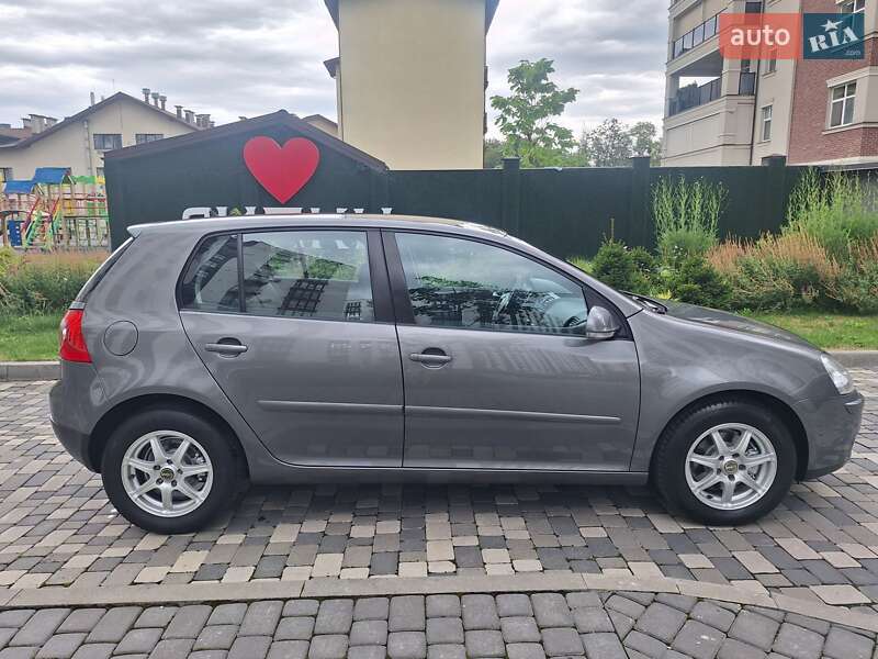 Хетчбек Volkswagen Golf 2006 в Івано-Франківську