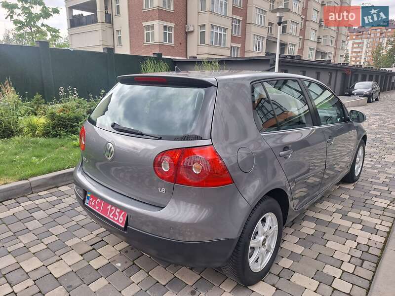 Хетчбек Volkswagen Golf 2006 в Івано-Франківську