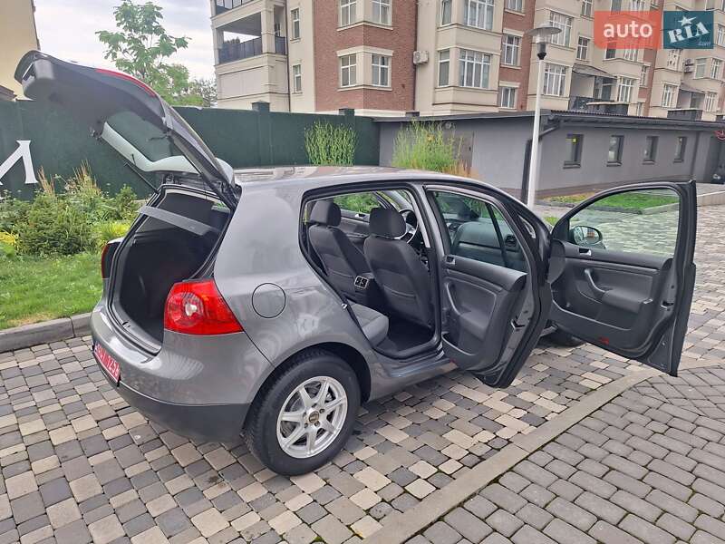 Хетчбек Volkswagen Golf 2006 в Івано-Франківську