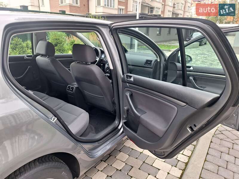 Хетчбек Volkswagen Golf 2006 в Івано-Франківську