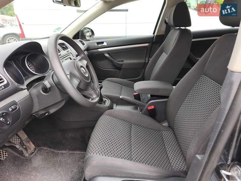 Універсал Volkswagen Golf 2011 в Дніпрі