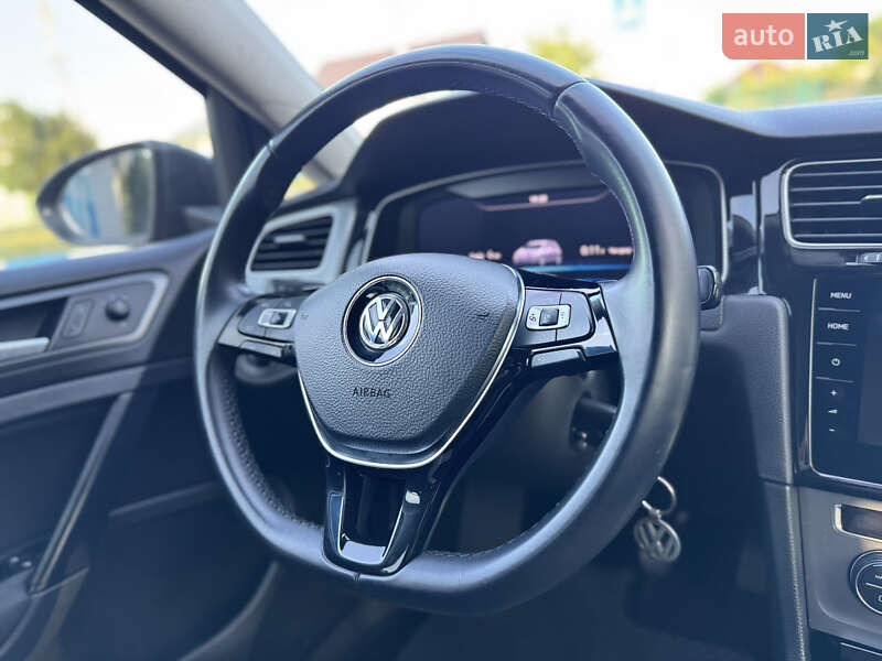 Хэтчбек Volkswagen Golf 2013 в Львове