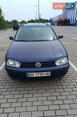 Универсал Volkswagen Golf 2005 в Дубно