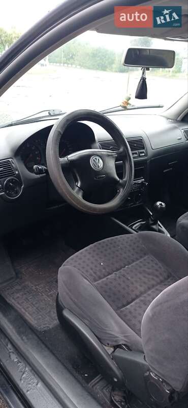 Хэтчбек Volkswagen Golf 2000 в Кременчуге